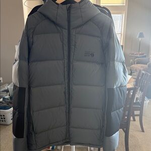 Mountain Hardwear Men's Dark Gray Thick Puffer Jacket XL